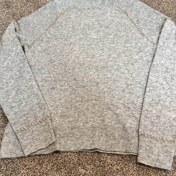 A loves a women Sweater small - Picture 10 of 10